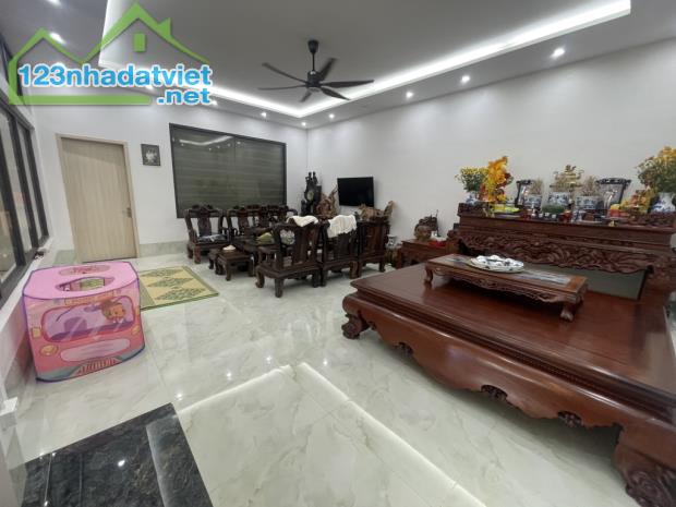 NHÀ HÀNG BỀ THẾ TÂY HỒ QUẬN - DT KHỦNG - NỞ HẬU- VỪA Ở VỪA KD NHÀ HÀNG SÂN VƯỜN - 1
