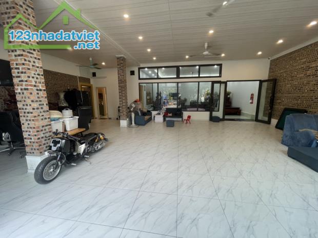 NHÀ HÀNG BỀ THẾ TÂY HỒ QUẬN - DT KHỦNG - NỞ HẬU- VỪA Ở VỪA KD NHÀ HÀNG SÂN VƯỜN - 3