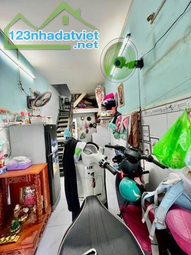 BÁN NHÀ MẶT TIỀN QUẬN 4; 18 m; 3 TẦNG; ĐƯỜNG 4 m; GIÁ 2,6 TỶ - 1