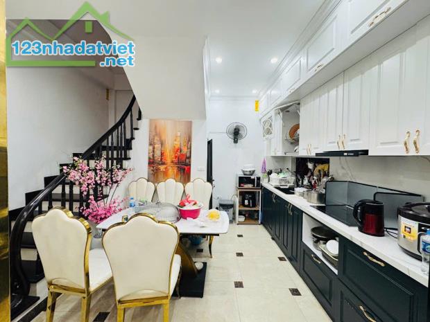 NHÀ VIP- HIẾM- HOÀNG HOA THÁM THÔNG ĐỘI CẤN (8t) - 1