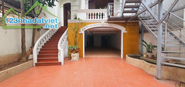 Bán nhà phố Trích Sài, Hồ Tây 215m2, 5T thang máy, mặt tiền 10m view Hồ Tây giá 85 tỷ - 2