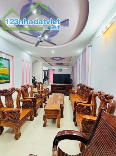 Bán Biệt Thự Sân Vươn KDC Tân Phong, Biên Hòa, Đồng Nai, 200m2, giá 10 tỷ.