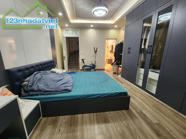 Bán nhà phốNam Dư, Hoàng Mai, ôtô gần, 5t, 41m, giá hơn 6 tỷ tý. Liên hệ 0888183969. - 1