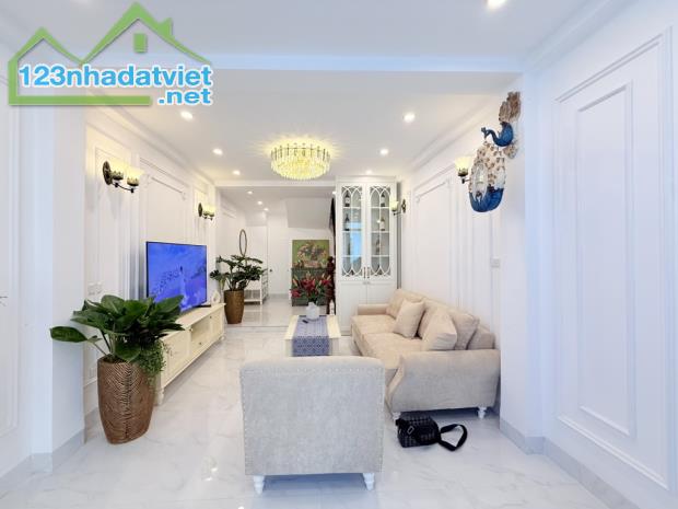 +1 Bán nhà Mễ Trì Hạ, nhà tự xây, lô góc, nội thất đẹp, 5 tầng, 3 ngủ, giá 6.6 tỷ