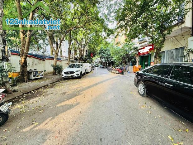 PHÂN LÔ TRUNG KÍNH - 70M2 x 5T - MT 5.2M - 36 TỶ - VÌA HÈ - Ô TÔ TRÁNH - 2 THOÁNG - KD - 3
