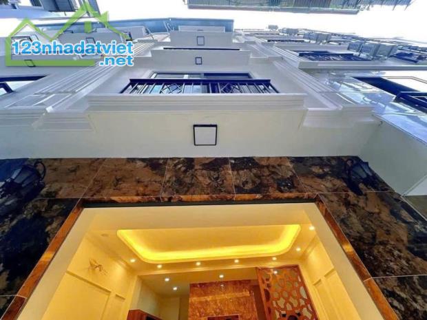 Phân lô, thang máy phố Yên Hoà - Cầu Giấy 35m2 x 7 tầng, mặt tiền 4.5m, giá 8.8 tỷ - TL