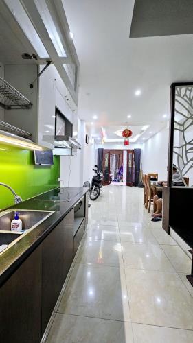 Bán nhà Kim Quan Thượng, Long Biên 36 m2 5 tầng . Bán 6,4 tỉ - 4