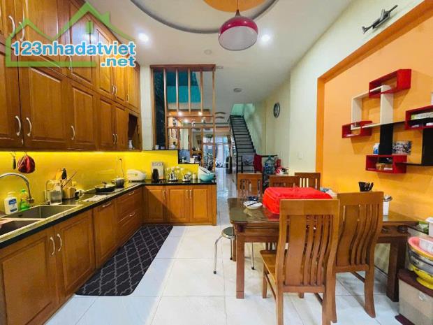 BÁN NHÀ HXH TÂN PHÚ 84M 3 TẦNG NHÀ ĐẸP 3PN 7.9 TỶ