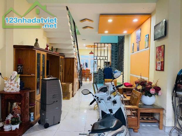 BÁN NHÀ HXH TÂN PHÚ 84M 3 TẦNG NHÀ ĐẸP 3PN 7.9 TỶ - 1