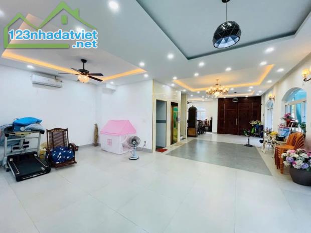 Nhà mặt tiền Phường Phú Mỹ, Quận 7 – 90m² – Thang máy – Để được ô tô – Giá chỉ 14.8 tỷ - 2