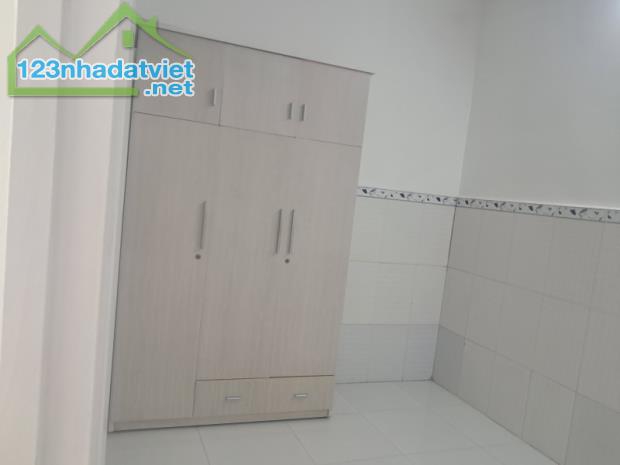 ♪ Nhà cách Hoàng Diệu 70m, 34m2, ngang 5.5m vuông, C4, sạch, 2.1 tỷ - 1