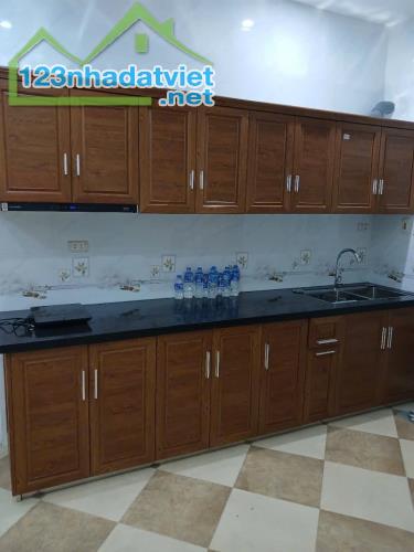 Cho thuê nhà riêng nguyên căn Phố Yên Hoà, 5 tầng x 39m2, 3 ngủ, KD onl, văn phòng, ở gđ