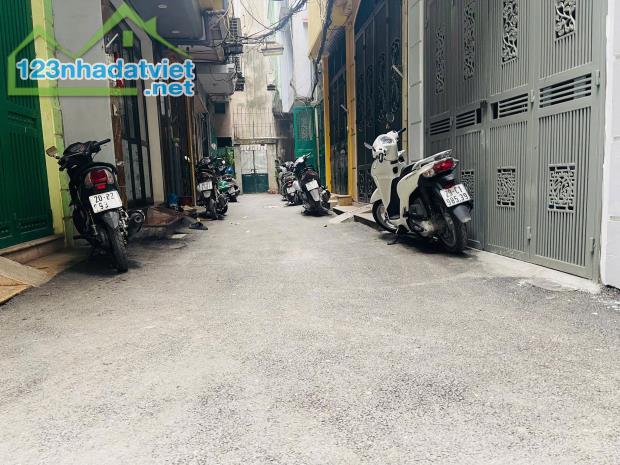 Siêu Phẩm! Quan Hoa,Oto đỗ cửa,Phân Lô,DT: 42m2 x 4Tầng,Giá:9.98tỷ Cầu Giấy - 4