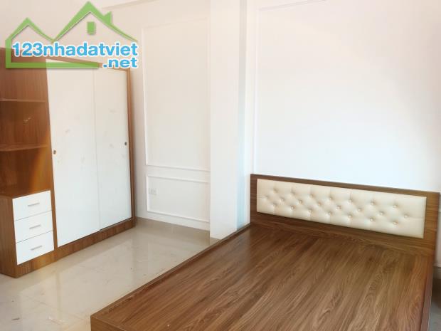 Chính chủ bán gấp nhà Mặt phố Hà Trung giá 21 tỷ, DT 50m2, Kinh doanh tốt.