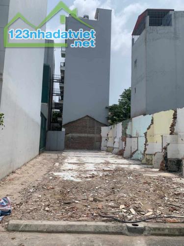BÁN ĐẤT NGÕ 268 NGỌC THUỴ - 60M - NGÕ THÔNG 7 CHỖ VÀO ĐẤT - 11 TỶ CÒN BỚT