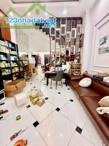 Bán nhà riêng Phố Thanh Nhàn - 48m2 x 4 Tầng 4 Ngủ - Nhà đẹp ở ngay, sổ vuông - Hơn 7 tỷ
