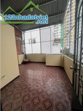 NGAY TÂN SƠN NHÌ SÁT MẶT TIỀN TRẦN HƯNG ĐẠO -3 TẦNG - 51M2 (4x13) - HẺM 8M THÔNG. HƠN 8 TỶ - 4