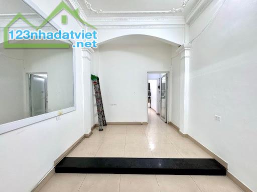BÁN NHÀ NGÕ MAI HƯƠNG - 37m² - 5 NGỦ - GIÁ 5.6 TỶ