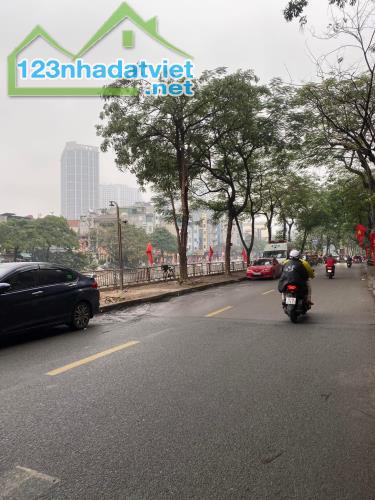 BÁN NHÀ MẶT PHỐ - VỈA HÈ - KINH DOANH SẦM UẤT - TRUNG TÂM QUẬN THANH XUÂN 65M2*30TỶ