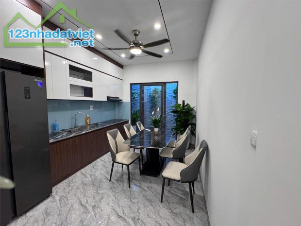 BÁN NHÀ Vũ Xuân Thiều 50m, 4 tầng,mặt ngõ thông,gần dg ôtô tránh đỗ,full nội thất,giá 8.x - 1