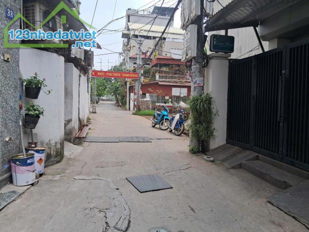 BÁN NHÀ PHỐ NGỌC TRÌ - Ô TÔ VÀO NHÀ - GẦN HỒ - VỊ TRÍ HIẾM - 45M2 HƠN 9 TỶ - 2