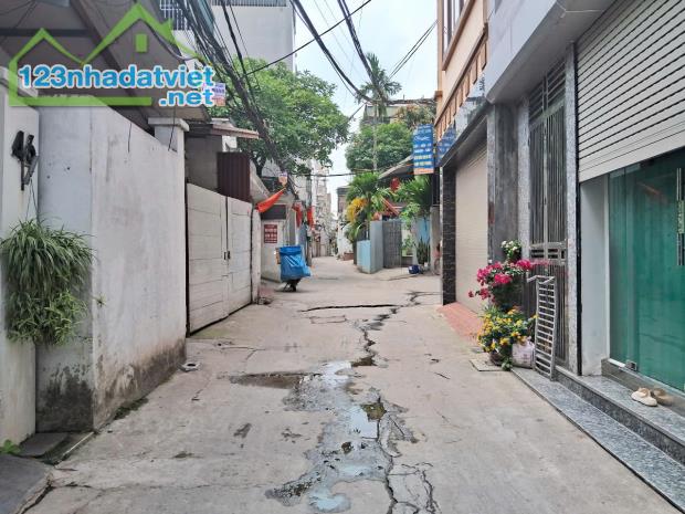 BÁN NHÀ PHỐ NGỌC TRÌ - Ô TÔ VÀO NHÀ - GẦN HỒ - VỊ TRÍ HIẾM - 45M2 HƠN 9 TỶ - 1