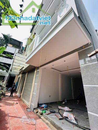 Bán nhà phố Cổ Linh - gần phố - diện tích rộng - ô chờ thang máy - hơn 6 tỷ