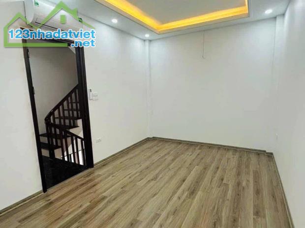 Bán Nhà Gần Ngã Tư Sở Thanh Xuân 43m2, 6 Tầng , Nhà Mới Ở Ngay Giá Chỉ Nhỉnh 8 Tỷ - 1