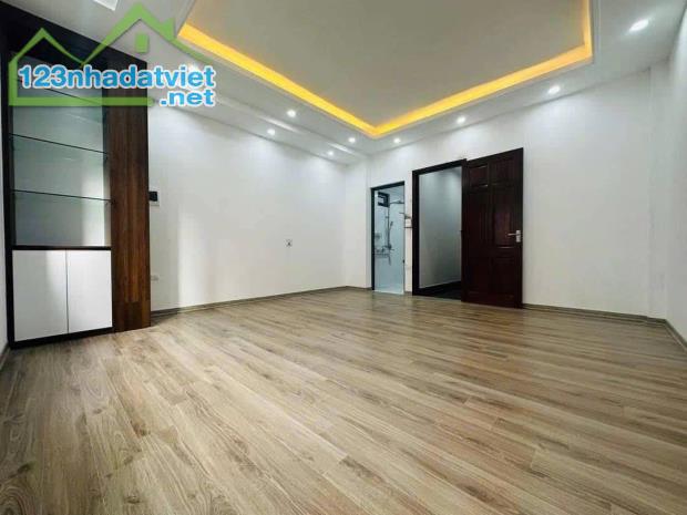 Bán Nhà Gần Ngã Tư Sở Thanh Xuân 43m2, 6 Tầng , Nhà Mới Ở Ngay Giá Chỉ Nhỉnh 8 Tỷ