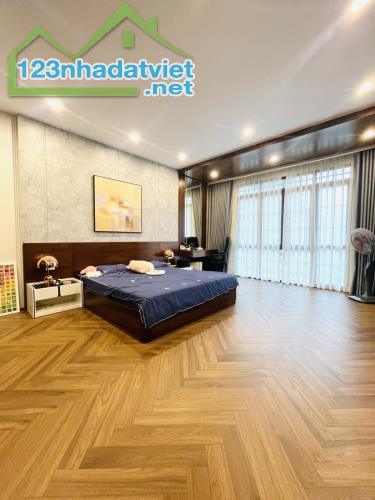 TÒA NHÀ MẶT PHỐ PHÙNG HƯNG, HOÀN KIẾM, 110M,6TẦNG,MT10M, LÔ GÓC 3 THOÁNG, THANG MÁY - 3