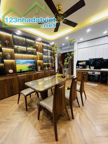 TÒA NHÀ MẶT PHỐ PHÙNG HƯNG, HOÀN KIẾM, 110M,6TẦNG,MT10M, LÔ GÓC 3 THOÁNG, THANG MÁY - 4
