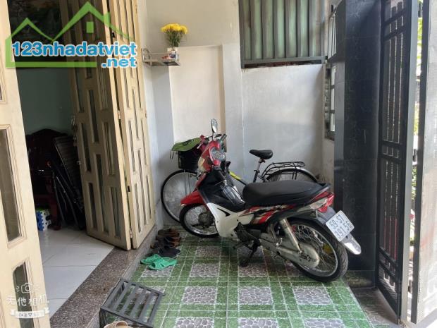 Bán nhà 1 Trệt 1 Lầu Dĩ An, đường 2 làn xe hơi, gần Ngã bốn Chiêu Liêu - 3