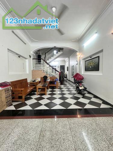 Bán Nhà Dân Xây Đẹp Bắc Từ Liêm - Ngõ Nông Gần Phố - Trước Nhà Thoáng Trước Sau - Sổ Đỏ