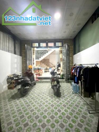 BMW ĐỔ CỬA - Gần BV QUỐC TẾ Q7 - Btct - 3 TẦNG - 4PN - 60m2 - hơn 4 TỶ - 1