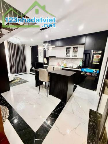 Bán nhà phố Lò Đúc- Dân xây- Full nội thất- Ô tô đỗ cửa- 5 Tầng Thang máy- Gần phố- 45m2