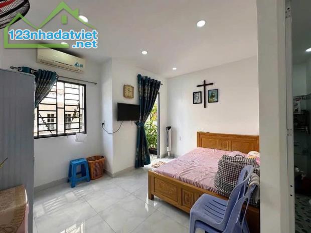BÁN GẤP ! Lê Văn Lương Q7 - Hẻm 1 trục - 4PN - thuê 13tr/th - 3T5 TL