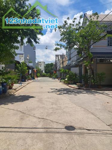 Bán nhà 1 Trệt 1 Lầu Dĩ An, đường 2 làn xe hơi, gần Ngã bốn Chiêu Liêu