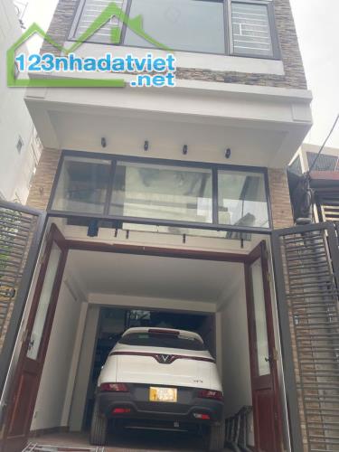 bán nhà Ngọc Thuỵ long biên 33m/35m 5t giá 7.6 tỷ ô tô vào nhà