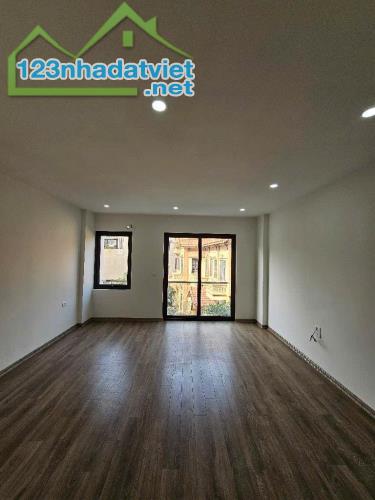 CHÍNH CHỦ BÁN NHÀ THẠCH BÀN - 40M2 - SAU CHỢ - Ô TÔ VÀO NHÀ - 6 TẦNG - FULL NT - HƠN 6 TỶ - 2