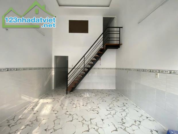 BÁN NHÀ HẺM XE HƠI - DIỆN TÍCH 40M2 4*10 - CHỈ NHỈNH 4 TỶ - NGAY CHỢ TÂN TRỤ - - 1