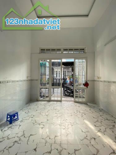 BÁN NHÀ HẺM XE HƠI - DIỆN TÍCH 40M2 4*10 - CHỈ NHỈNH 4 TỶ - NGAY CHỢ TÂN TRỤ - - 2