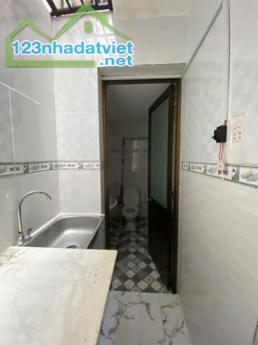 BÁN NHÀ HẺM XE HƠI - DIỆN TÍCH 40M2 4*10 - CHỈ NHỈNH 4 TỶ - NGAY CHỢ TÂN TRỤ - - 4