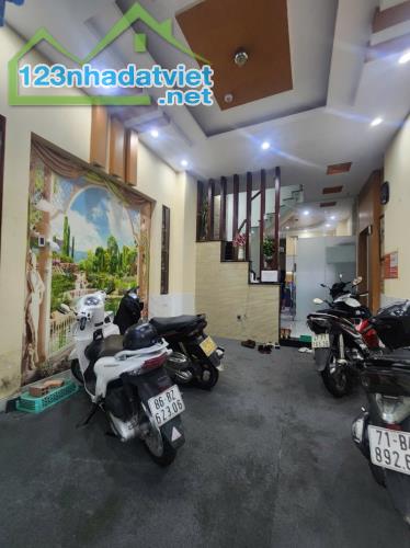 CHDV CAO CẤP 6PN - DT 30TR/THÁNG - 4 TẦNG BTCT - HXH 1 CĂN RA MT P2 QUẬN 8 - CHỈ HƠN 8 TỶ
