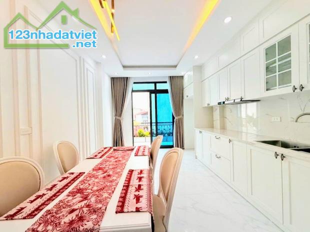 THƯỢNG THANH- LÔ GÓC- NGÕ THÔNG-THANG MÁY DT35m- 6 tầng- MT4.5m-Giá Chào 7.9 tỷ