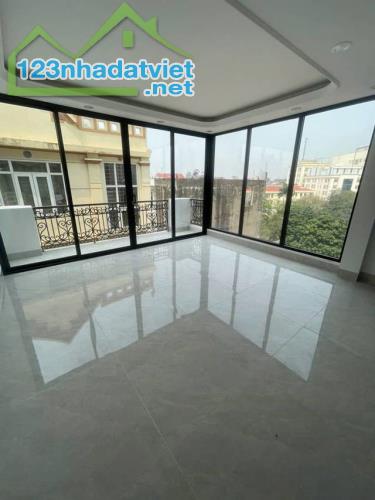 THƯỢNG THANH- LÔ GÓC- NGÕ THÔNG-THANG MÁY DT35m- 6 tầng- MT4.5m-Giá Chào 7.9 tỷ - 5
