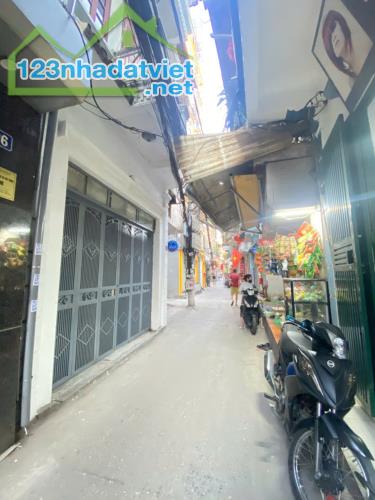Cho thuê nhà ngõ ô tô 151 Nguyễn Đức Cảnh, 3 tầng x 40m2 làm Spa, Nail 11 Triệu