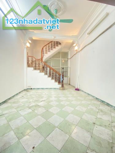 Cho thuê nhà ngõ ô tô 151 Nguyễn Đức Cảnh, 3 tầng x 40m2 làm Spa, Nail 11 Triệu - 1