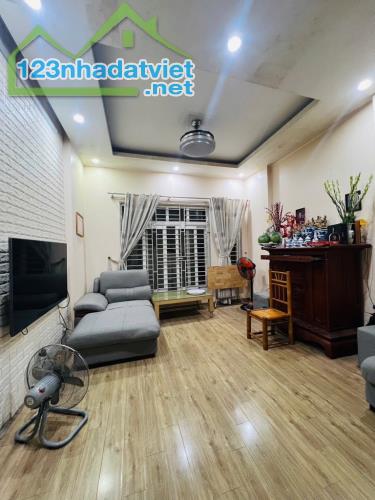 NHÀ DÂN XÂY MẶT TIỀN HIẾM 5,3M TRUNG LIỆT-ĐỐNG ĐA- GIÁ 9 TỶ CÓ THƯƠNG LƯỢNG - 2