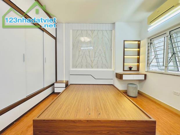B.Á.N N.H.À 35m² 5 TẦNG PHỐ HOÀNG MAI, ĐÈN LỪ, KINH DOANH, ÔTÔ TRÁNH - 1
