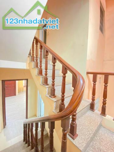 Cho thuê nhà nguyên căn ngõ 165 Giáp Bát, 5 tầng x 38m2, 3 ngủ, 4 WC, 11 Triệu ở sinh - 2